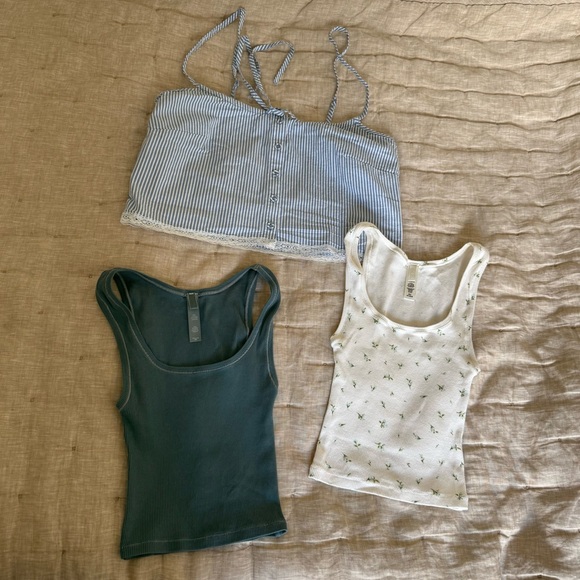 SKIMS Tops - SKIMS Ribbed Tank Top Bundle of 3 in Slate Blue Floral Stripes Size XS